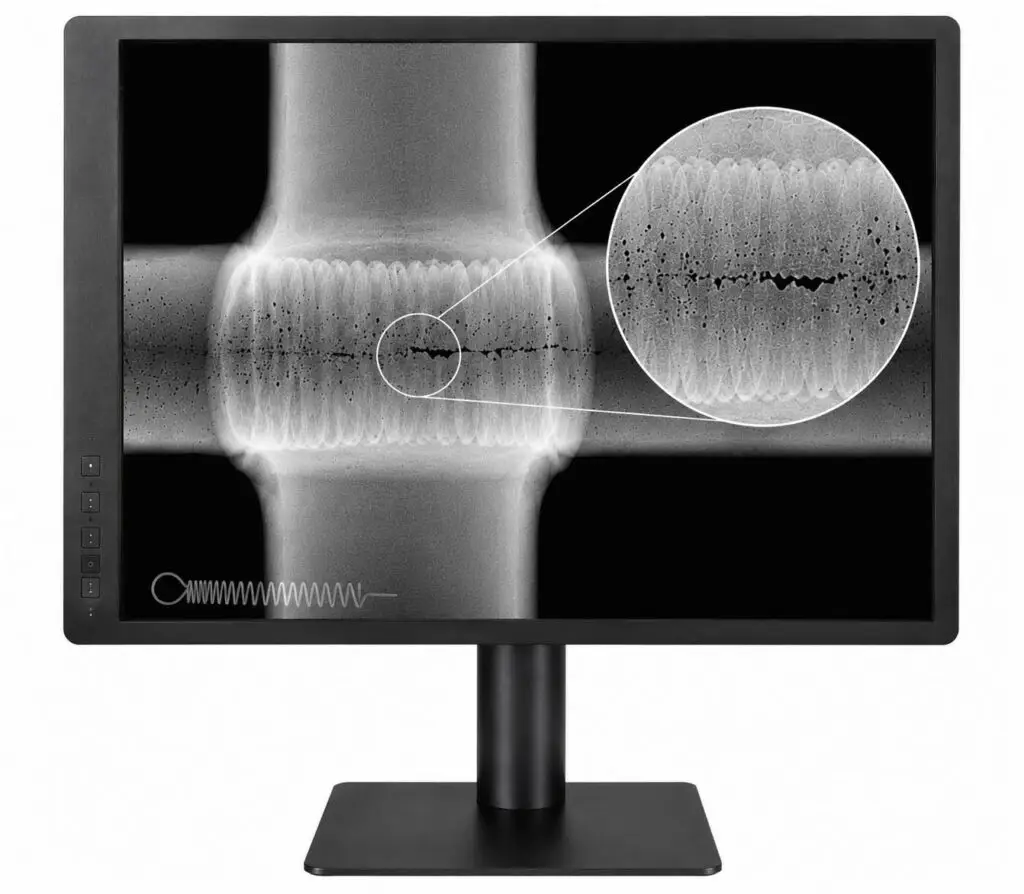 X-Ray Analysis of Pipe Weld Defect on 5MP NDT Display